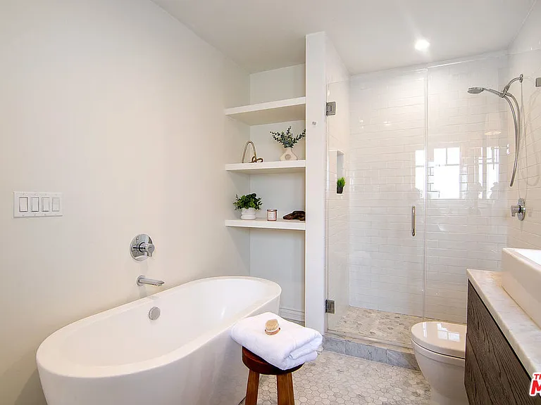 450 N Orange Dr #U — Photo 28
