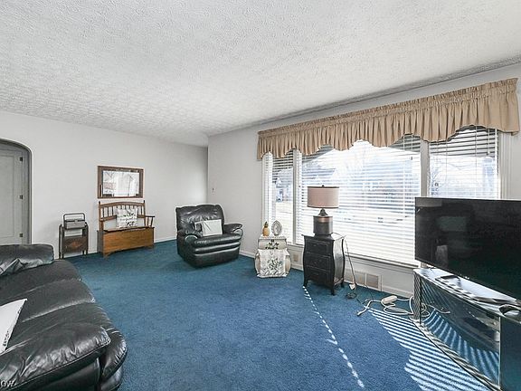 4th image of 2513 Grant Ave