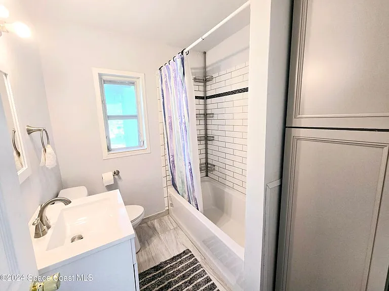 484 Poinciana Dr — Photo 5