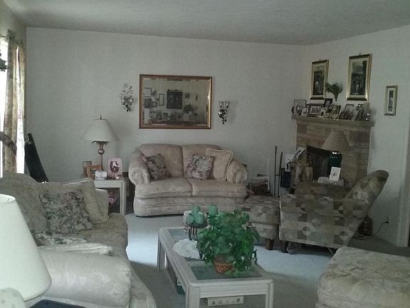 4th image of 504 Worcester Dr NE