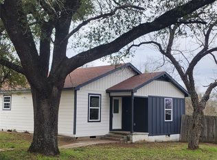 928 E Cameron Ave, Rockdale, TX 76567