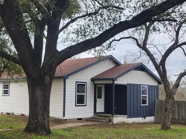 928 E Cameron Ave, Rockdale, TX 76567