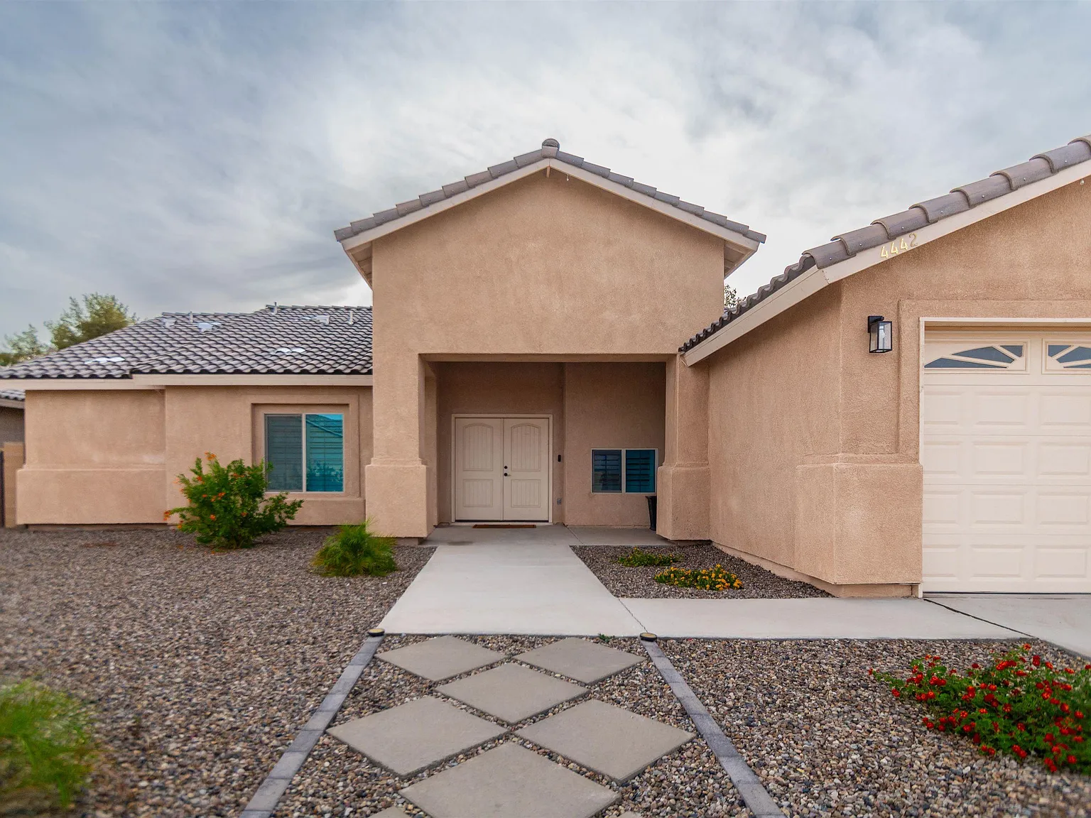 4 bed, 3.0 bath, 2024 sqft, $3,700 — Photo 3