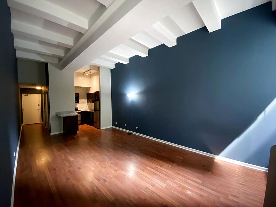 1st image of 520 W Wellington Ave #1K