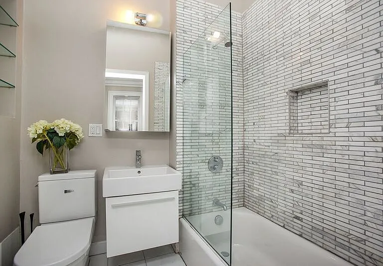13 E 9th St #3R — Photo 4