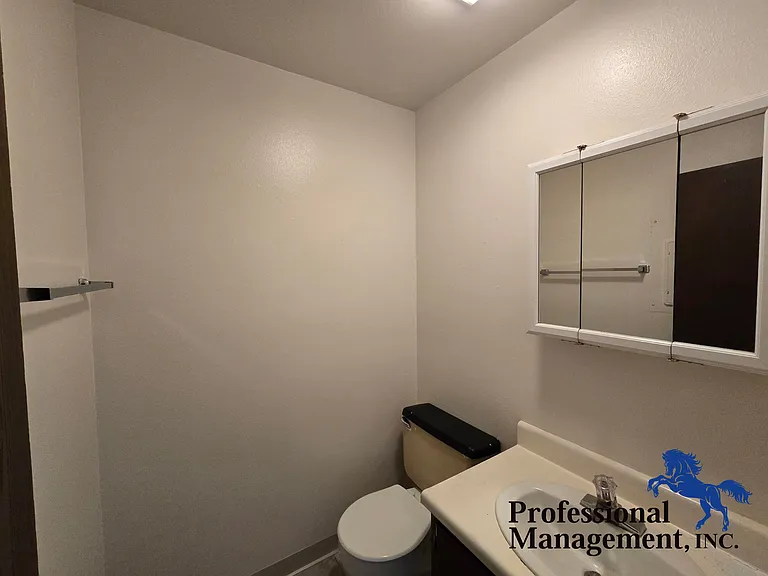 2214 Avenue C — Photo 9