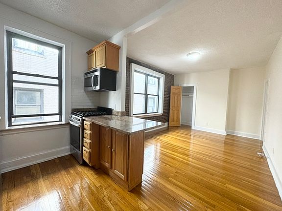 4th image of 21-36 Crescent St #C6