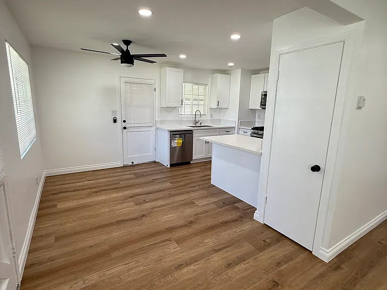 4316 Howard Ave — Photo 3