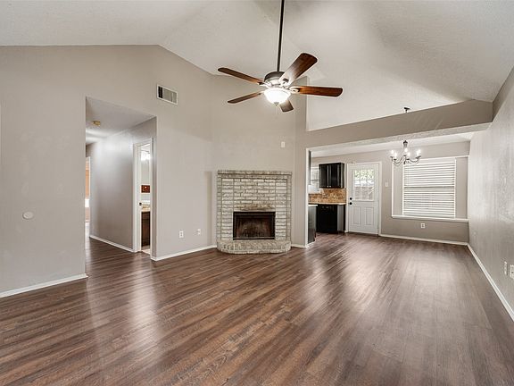 4th image of 2332 Foothill Rd