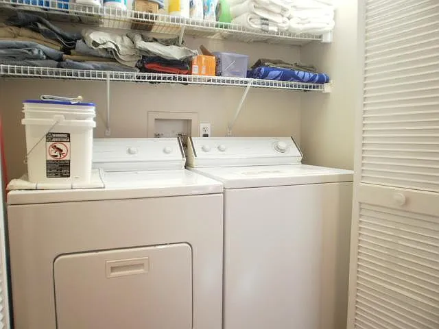 6365 Lansdowne Cir — Photo 30