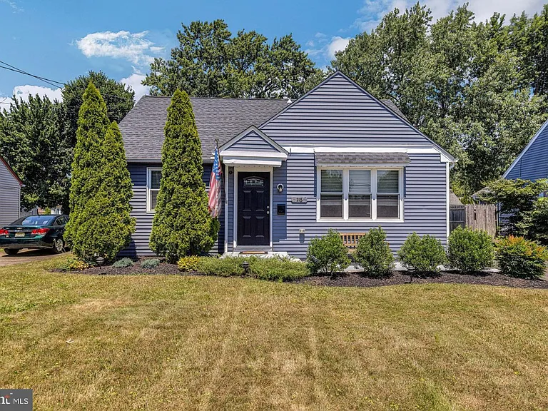 215 W Gloucester Pike — Photo 1