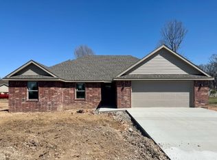 600 Pioneer Ln, Gentry, AR 72734