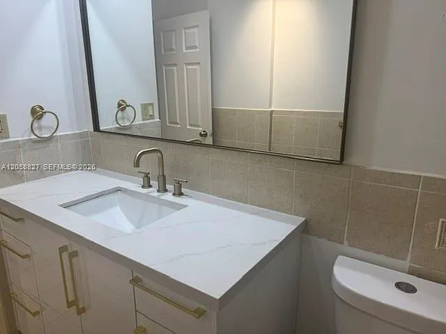 5401 Collins Ave #230 — Photo 38