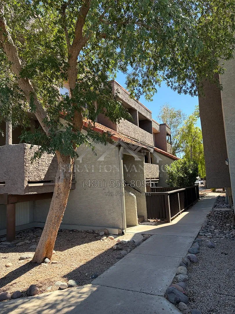 2 bed, 1.5 bath, 960 sqft, $1,200 — Photo 2