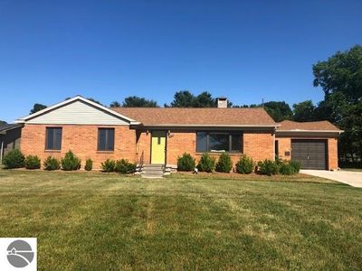 8388 Peninsula Dr, Traverse City, MI, 49686