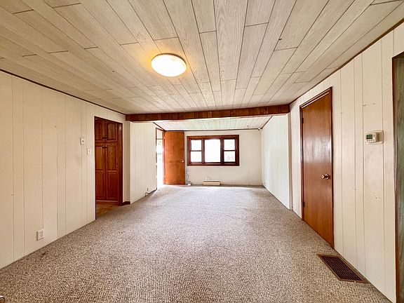 3rd image of 607 W 7th St