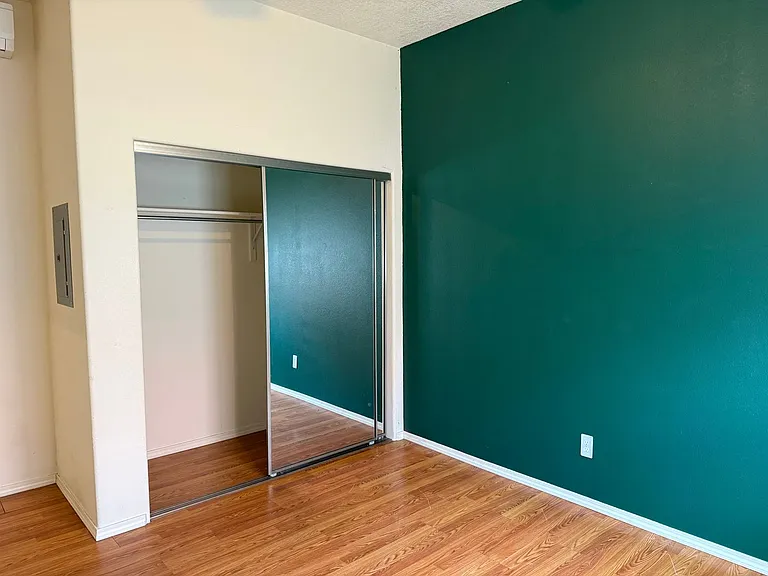 218 Yale Blvd SE — Photo 6