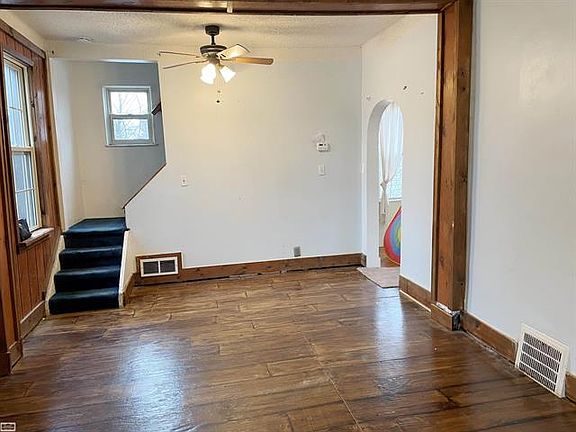4th image of 26725 Linwood St