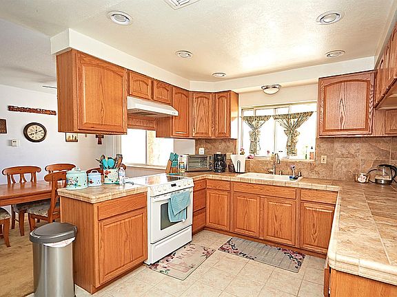 3rd image of 9392 Pecan Ave