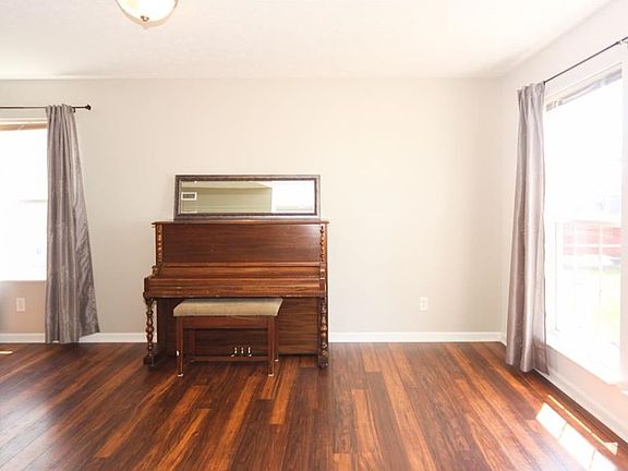 4th image of 16959 Southall Dr