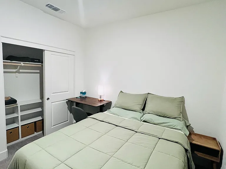 146 Goldback St — Photo 1
