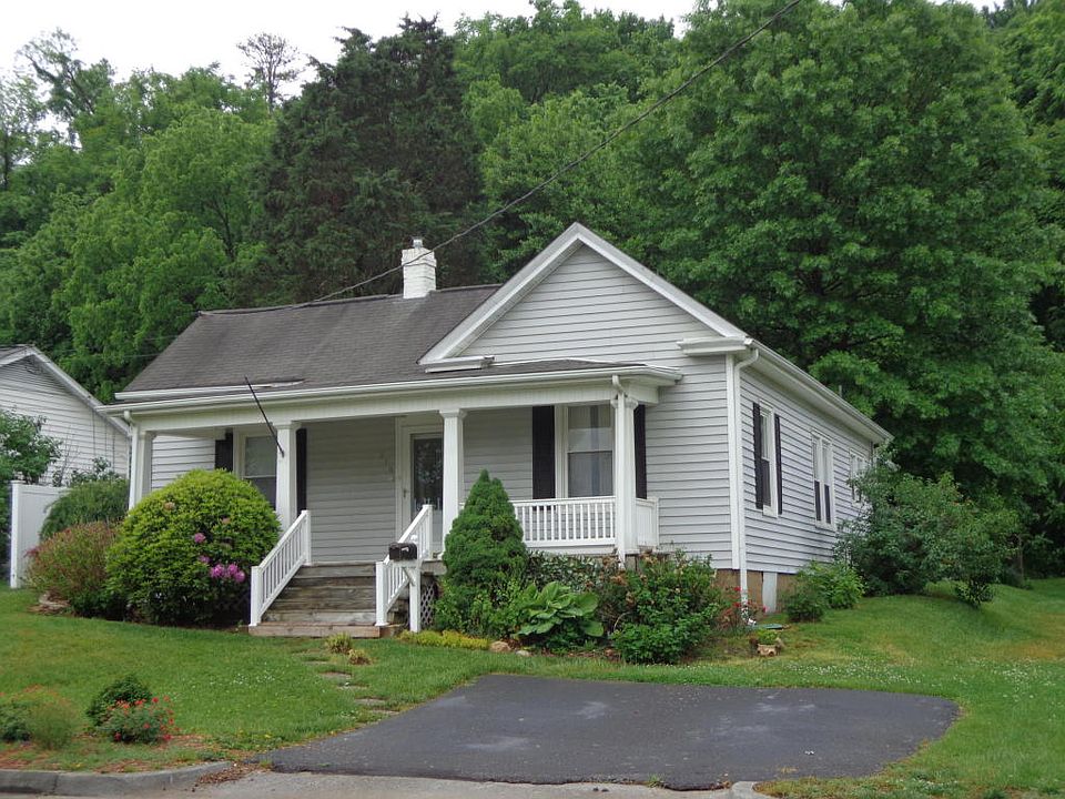 1st image of 210 Bowman Ave
