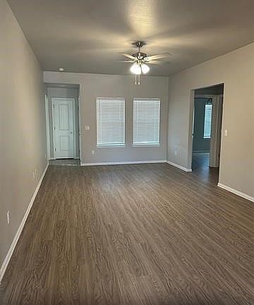 5th image of 836 Elm St