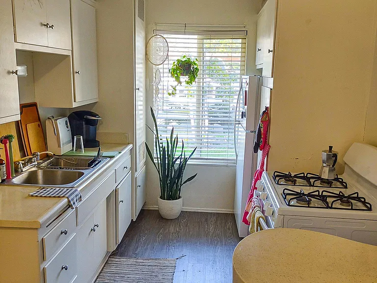 323 Catalpa Ave #3 — Photo 7