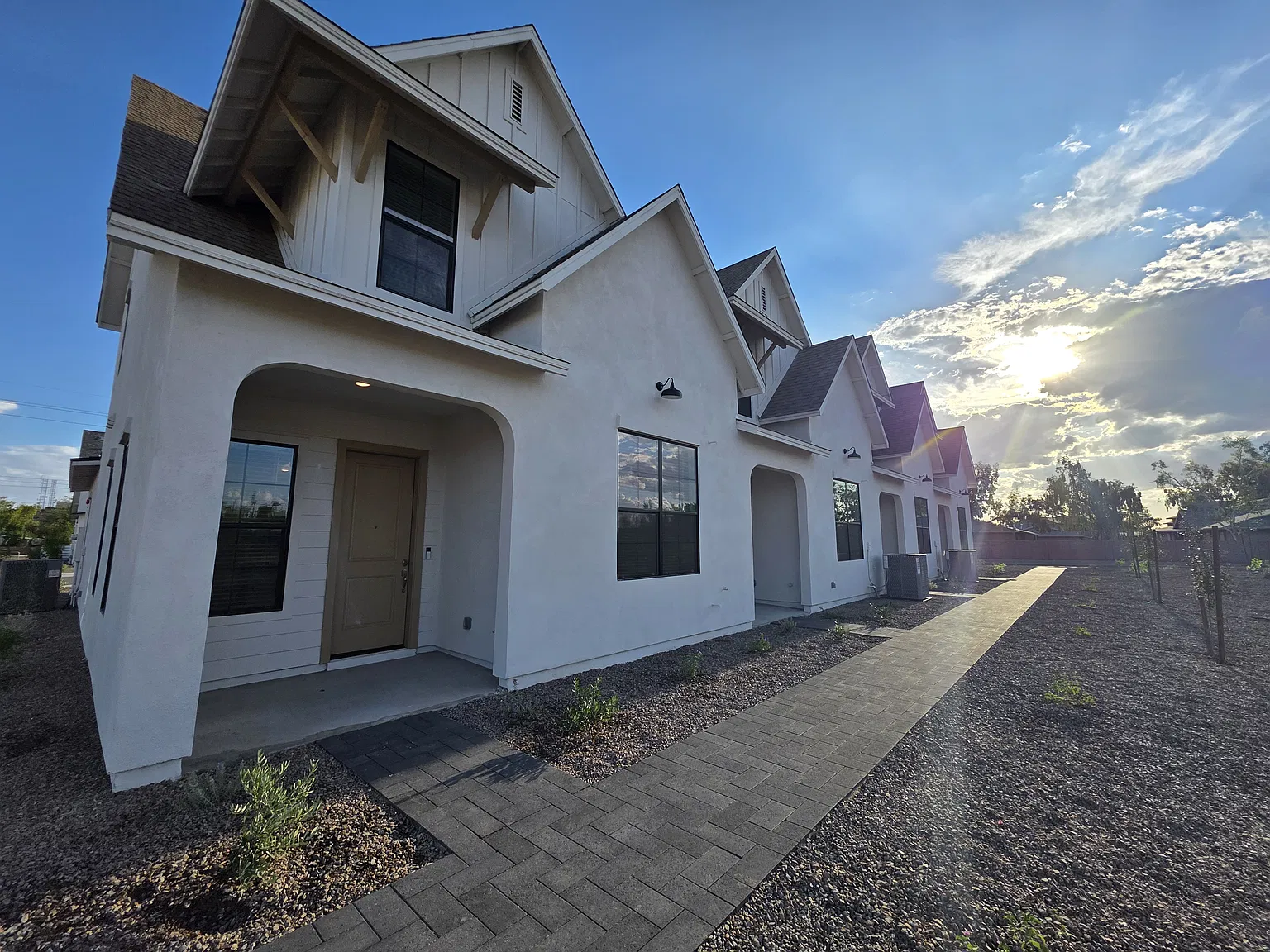 3 bed, 2.5 bath, 1818 sqft, $2,110 — Photo 4