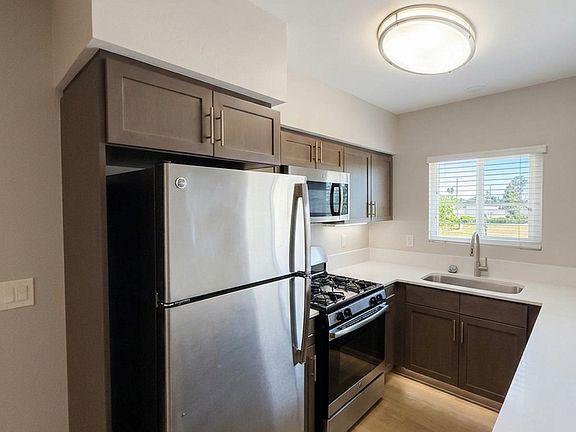 3rd image of 4657 Felton St #2