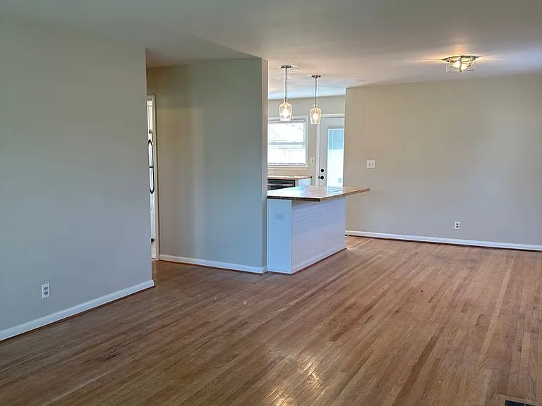 6892 Green Meadow Cir — Photo 13