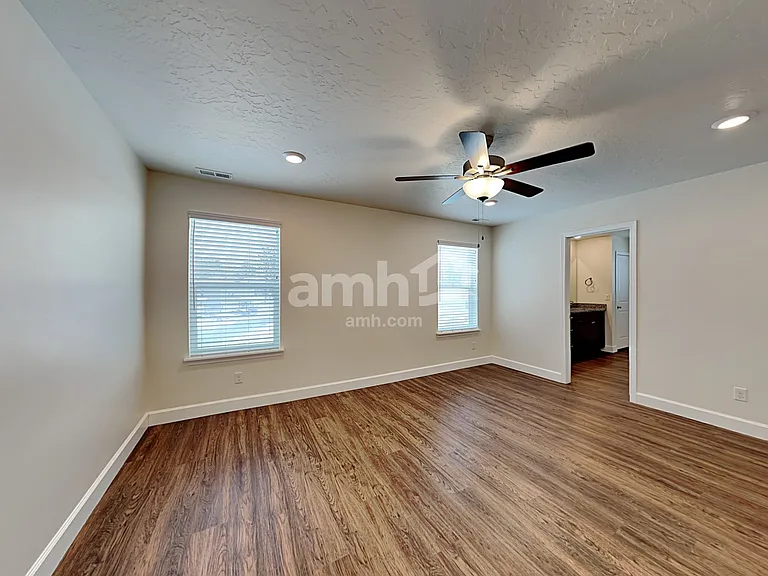 3028 E North Village Dr — Photo 10