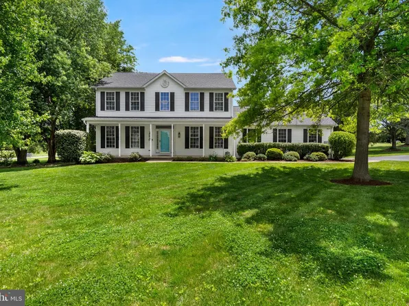 494 Pleasant Valley Dr, Charles Town, WV 25414