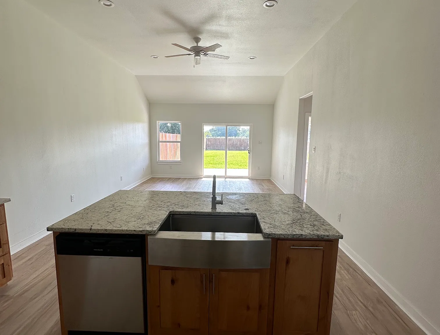 3 bed, 1240 sqft, $1,700 — Photo 2