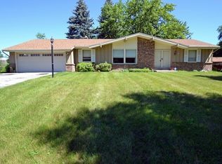 2826 W Green Tree Rd, Milwaukee, WI 53209