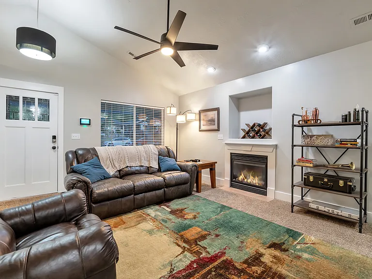 2855 Fowler Ave — Photo 5