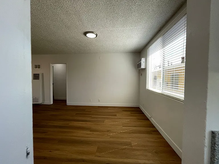 7351 Variel Ave — Photo 18