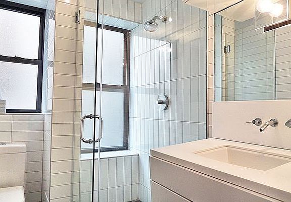 3rd image of 65 Bank St APT 24