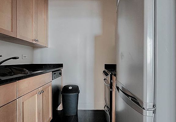 5th image of 166 2nd Ave APT 11g