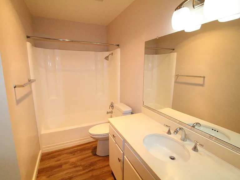936 Belmont Ave — Photo 50