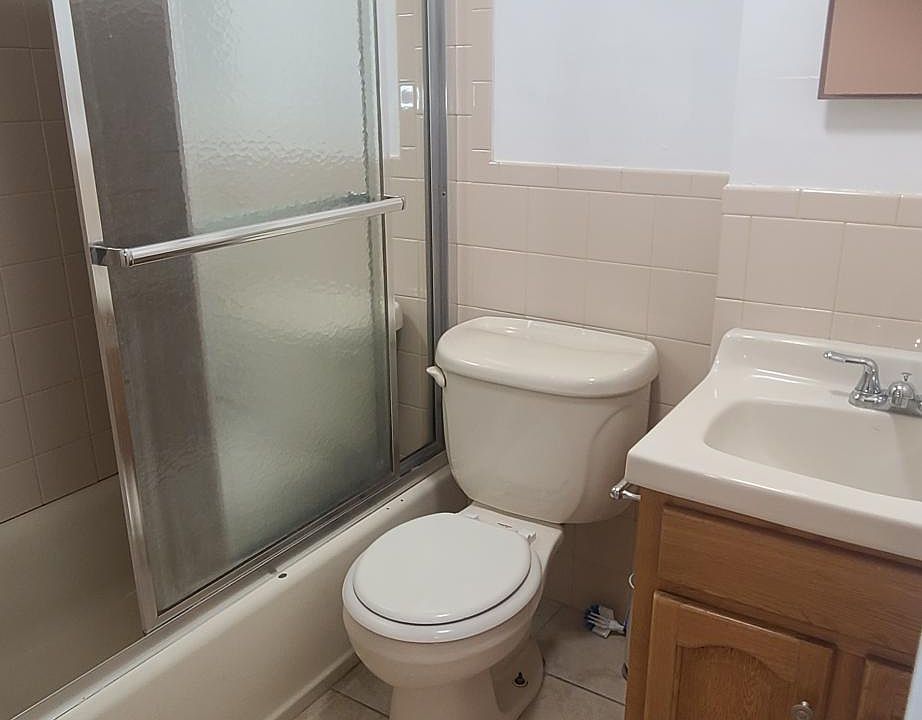 2nd image of 3084 Harding Ave #1