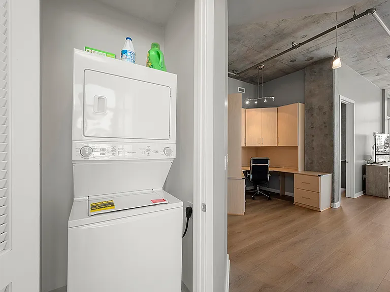 527 10th Ave #407 — Photo 36