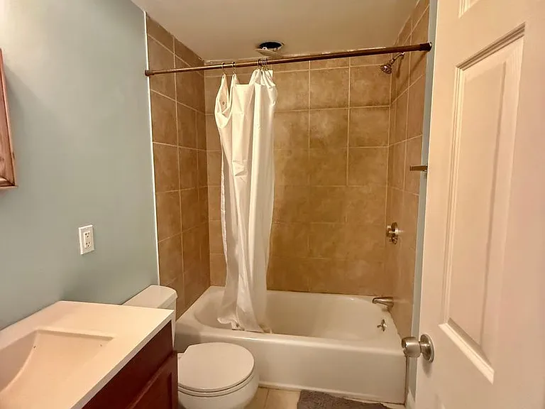 224 Calumet St #1 — Photo 9