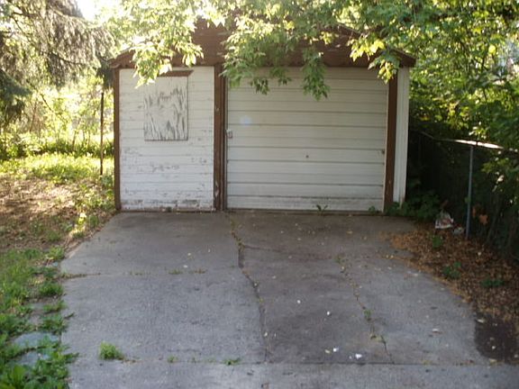 3rd image of 14216 Grandville Ave