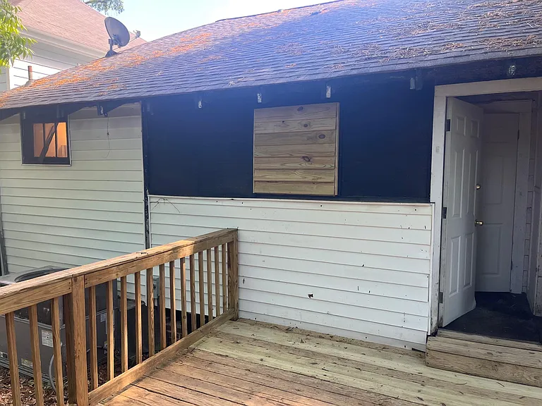2223 Lee St — Photo 3