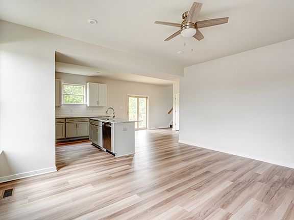 5th image of 321 Northfield Ln