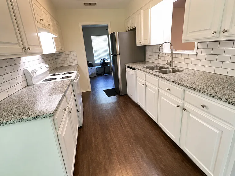 1314 Blueridge Pkwy — Photo 3
