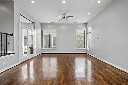 714 Avenue E E #E Photo 1