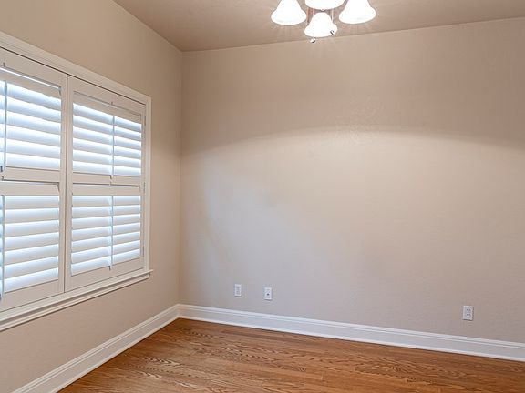 4th image of 3116 Mulligan Way