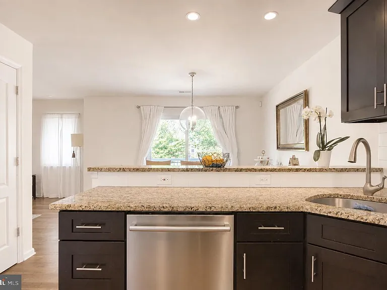 4 Regency Ct — Photo 9